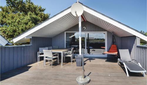 Three-Bedroom Holiday Home 