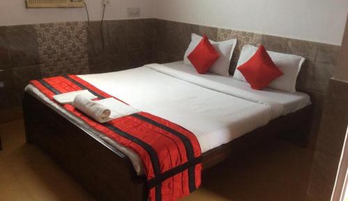 Deluxe Double Room (2 Adults + 1 Child) - Indian nationals only 