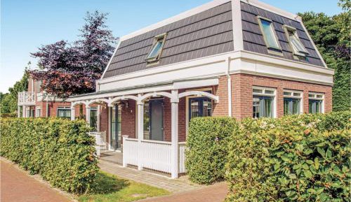 Three-Bedroom Holiday Home 