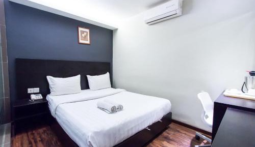 Deluxe Queen Room