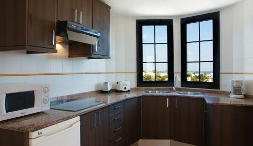 Two-Bedroom Apartment (4 Adults)