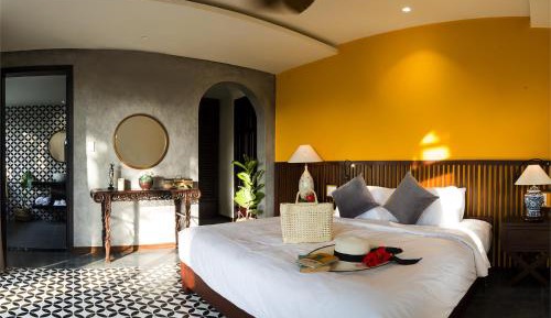 Suite with Pool View