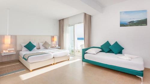 Triple Room with Sea View