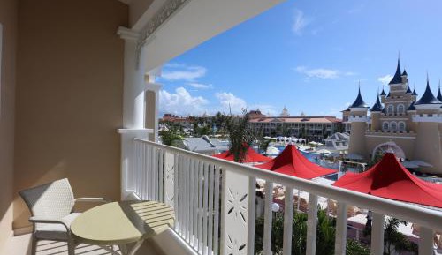 Junior Suite Deluxe Castle Front (1 Adult)