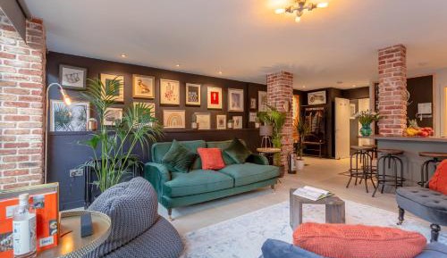 One-Bedroom Apartment