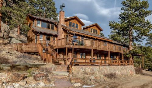 Four-Bedroom Holiday Home