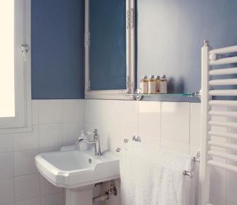 Blue Lilly Apartment