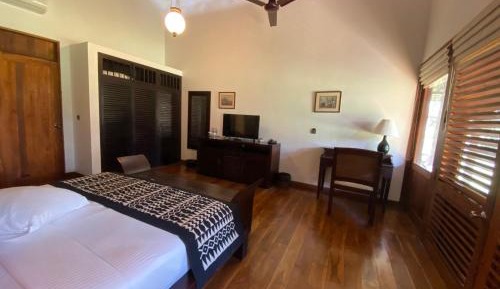 Two-Bedroom Bungalow (Interconnected)