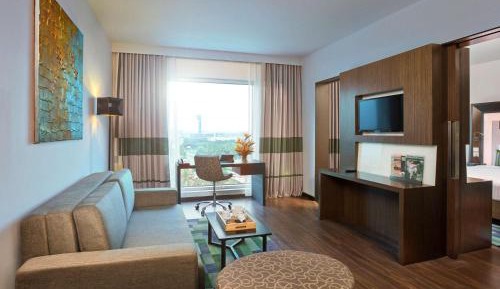 Executive Suite King Bed - Separate Living Room - Bathtub
