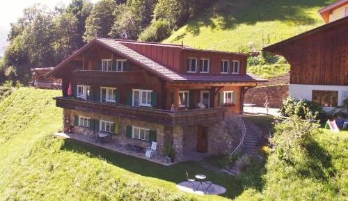 Two-Bedroom Apartment with Shower 