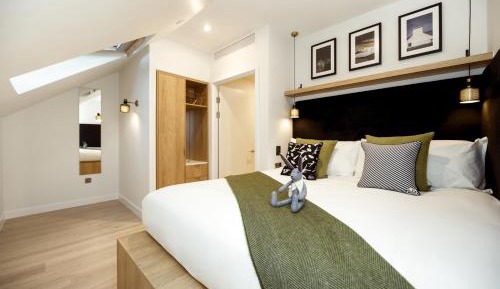 One Double Bed Apartment with Castle View