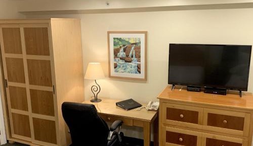 Deluxe Room with Two Queen Beds Pet Friendly