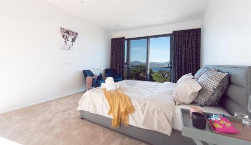 Deluxe Suite with Sea View