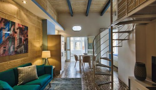 One-Bedroom Apartment with Balcony - Split Level