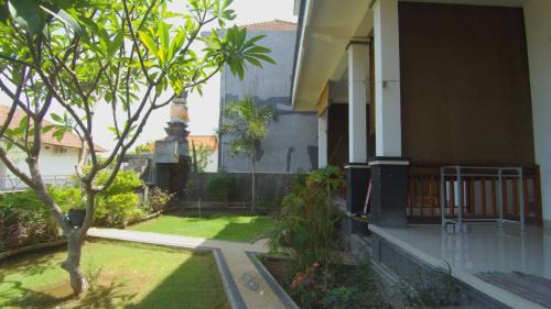 Deluxe Double Room with Side Sea View