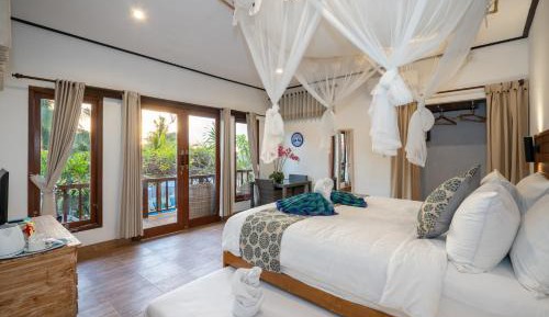 Family Room with Side Sea View
