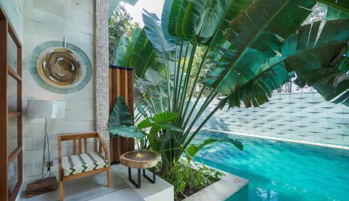 Deluxe Pool Access