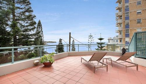 Three-Bedroom Deluxe Apartment with Terrace