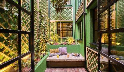 Feature Twin with Balcony