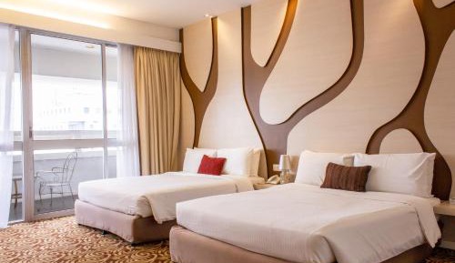 Deluxe Queen Suite