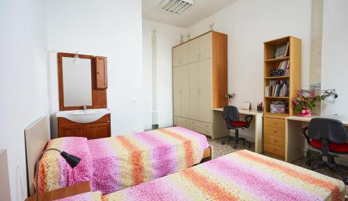 Standard Twin Room with Shared Bathroom