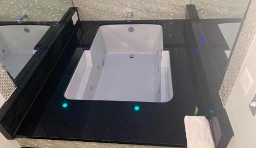 King Room with Spa Bath