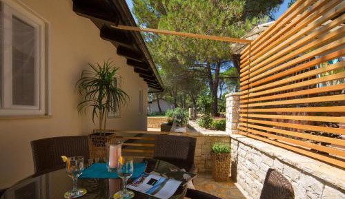 One-Bedroom Apartment with Patio