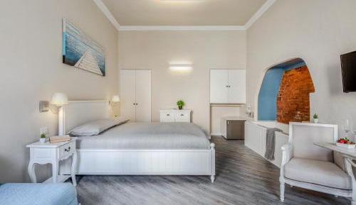 Deluxe Suite with Spa Bath