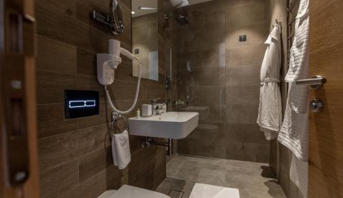Deluxe Double Room with Extra Bed