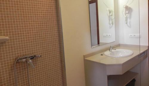 Two-Bedroom Apartment (5 Adults)