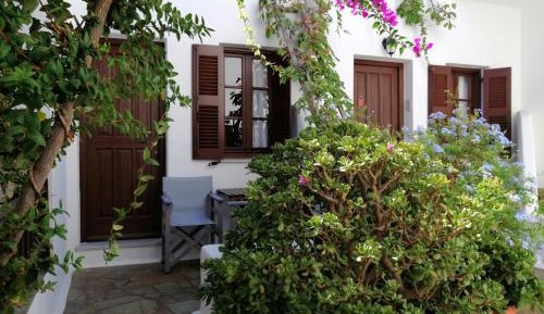 Double or Twin Room with Terrace and direct pool access