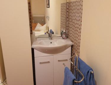 Single Room with Shared Toilet