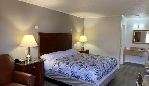 Deluxe King Room - Non-Smoking