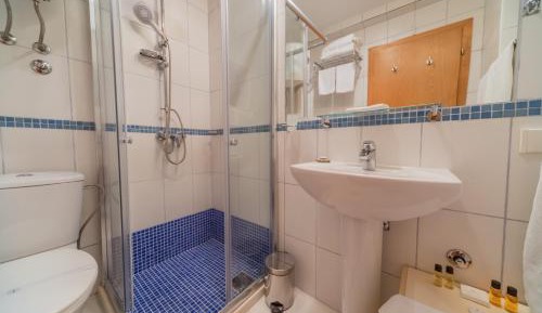 Twin Room with Bathroom