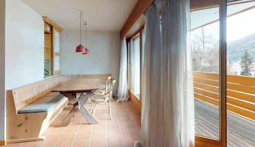 Apartment with Mountain View