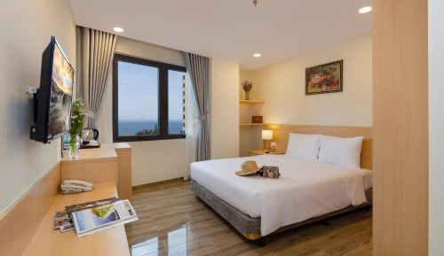 Deluxe Double Room with Side Sea View