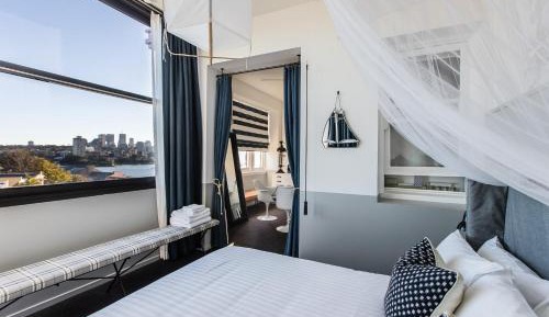 George Power One-Bedroom King Suite