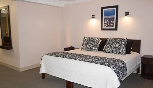 Deluxe King Suite