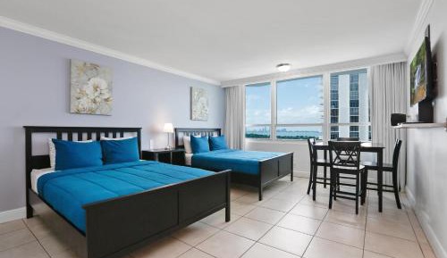 Design Suite with Bay View