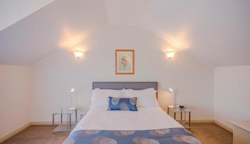 Queen Room with Water View (22)