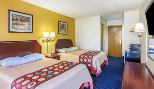 Queen Room with Two Queen Beds - Non-Smoking