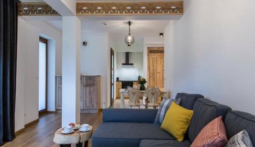 One-Bedroom Apartment with Balcony and Mountain view - 4