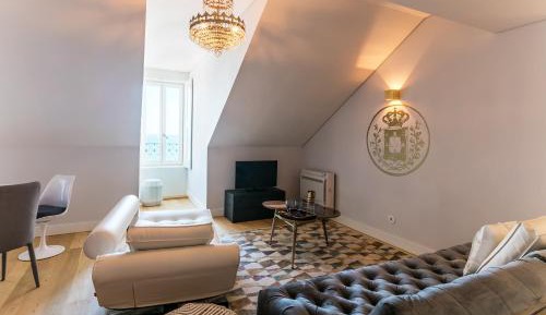 Deluxe Two-Bedroom Apartment with River View