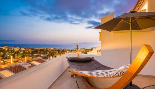 Deluxe 1 Bedroom Apartment with Extra Large Terrace
