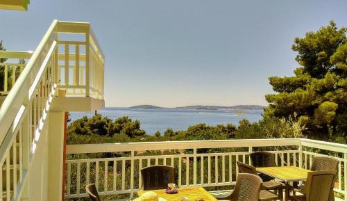 Apartment with Terrace and Sea View - Upper Floor
