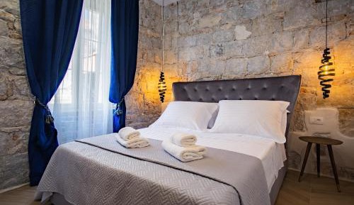 Deluxe Queen Suite