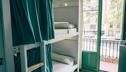 Bed in 14-Bed Mixed Dormitory Room