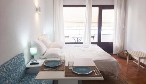 Studio Apartment with Balcony