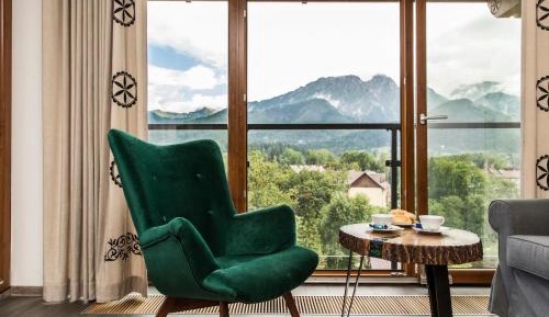 One-Bedroom Apartment with Balcony and Mountain view - 3