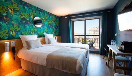 Deluxe Queen Room